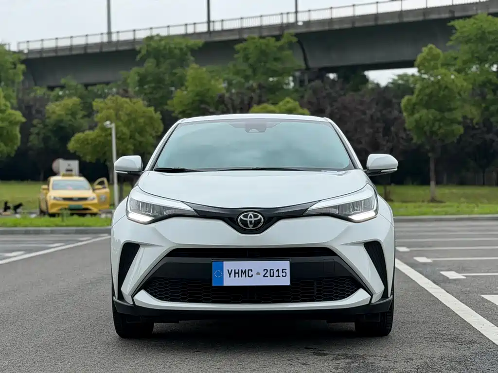 Toyota C-HR 2023 — фото 2
