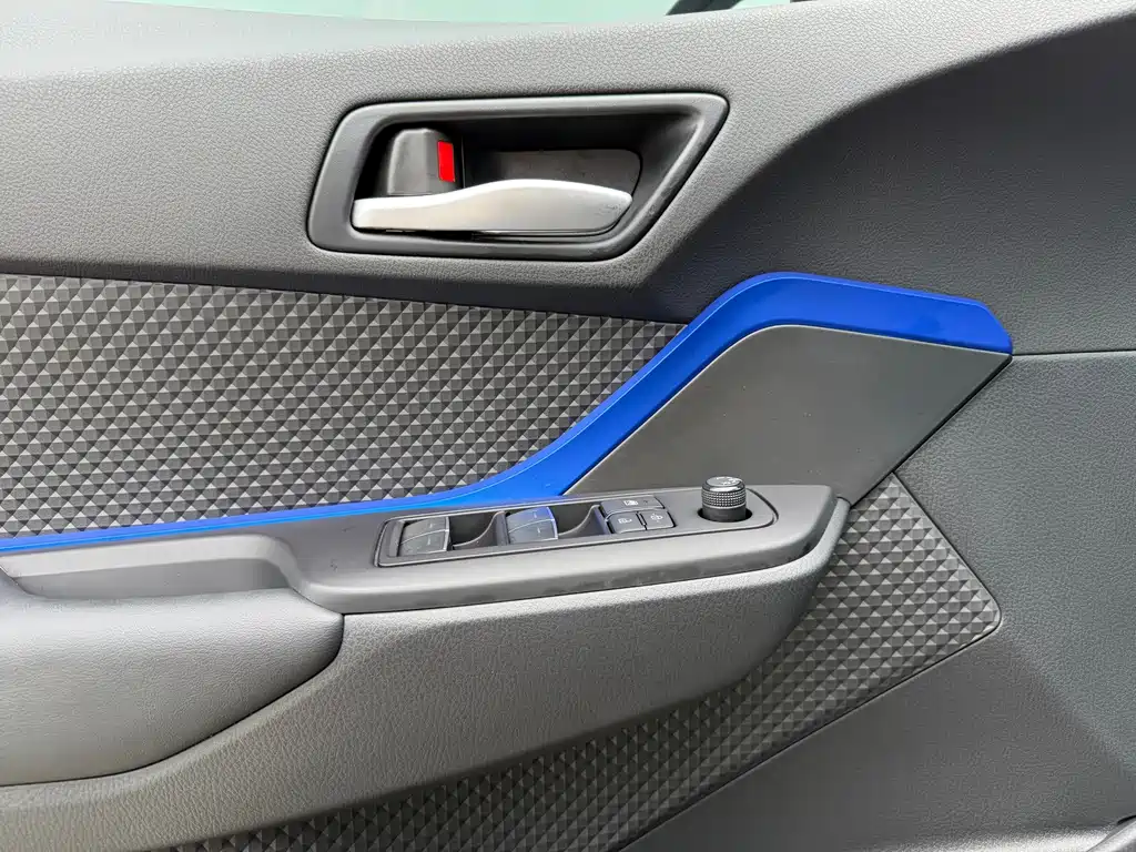 Toyota C-HR 2023 — фото 9