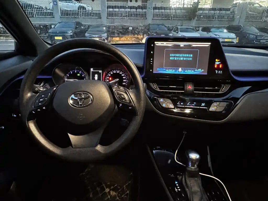 Toyota C-HR 2021 — фото 12