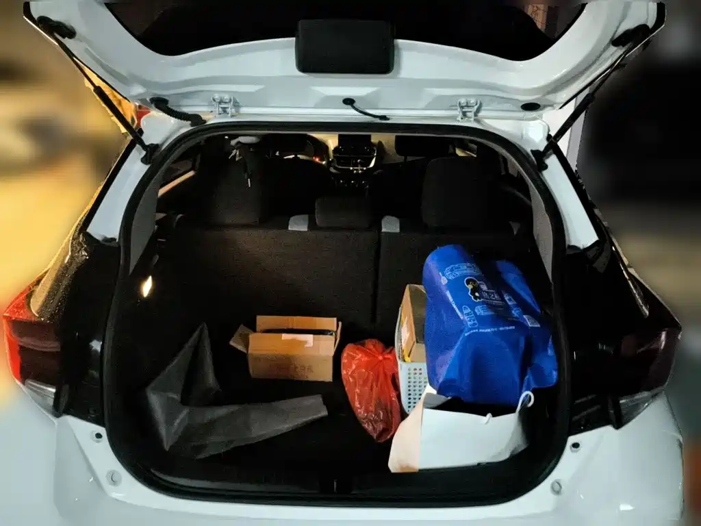 Toyota Yaris L 2020 — фото 10