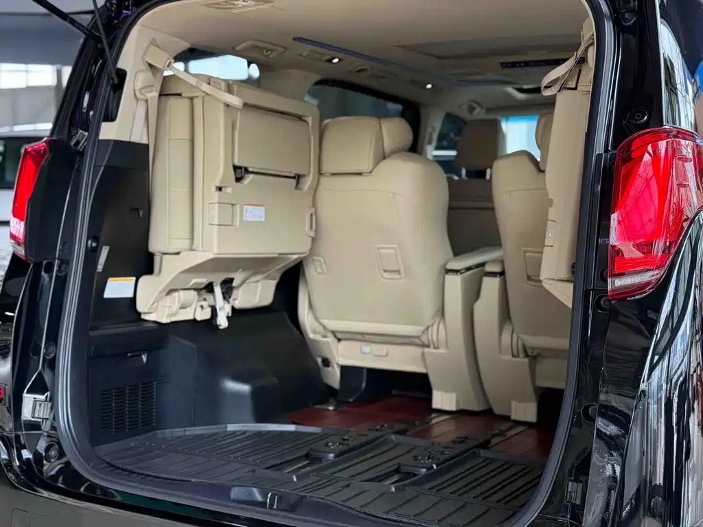 Toyota Alphard 2018 — фото 23