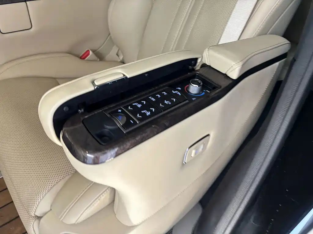 Toyota Alphard 2023 — фото 19
