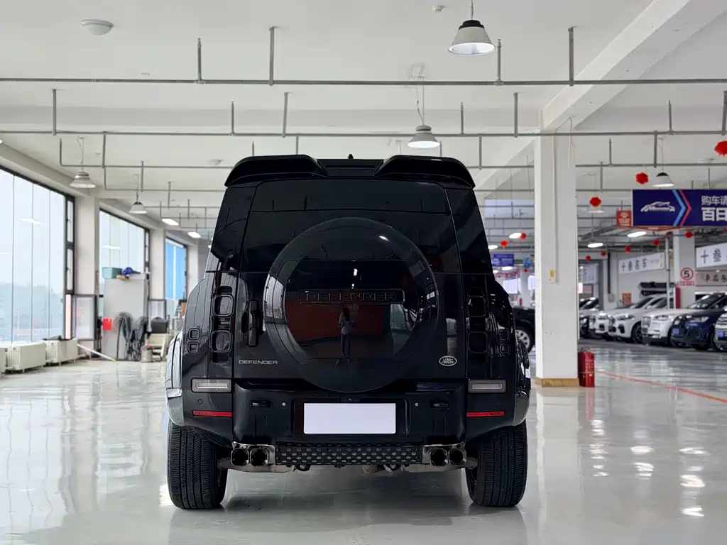 Land Rover Defender 2024 — фото 12
