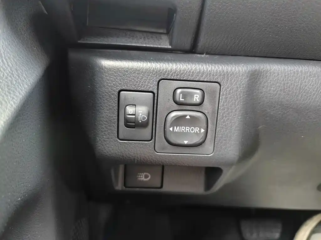 Toyota Yaris L 2019 — фото 18