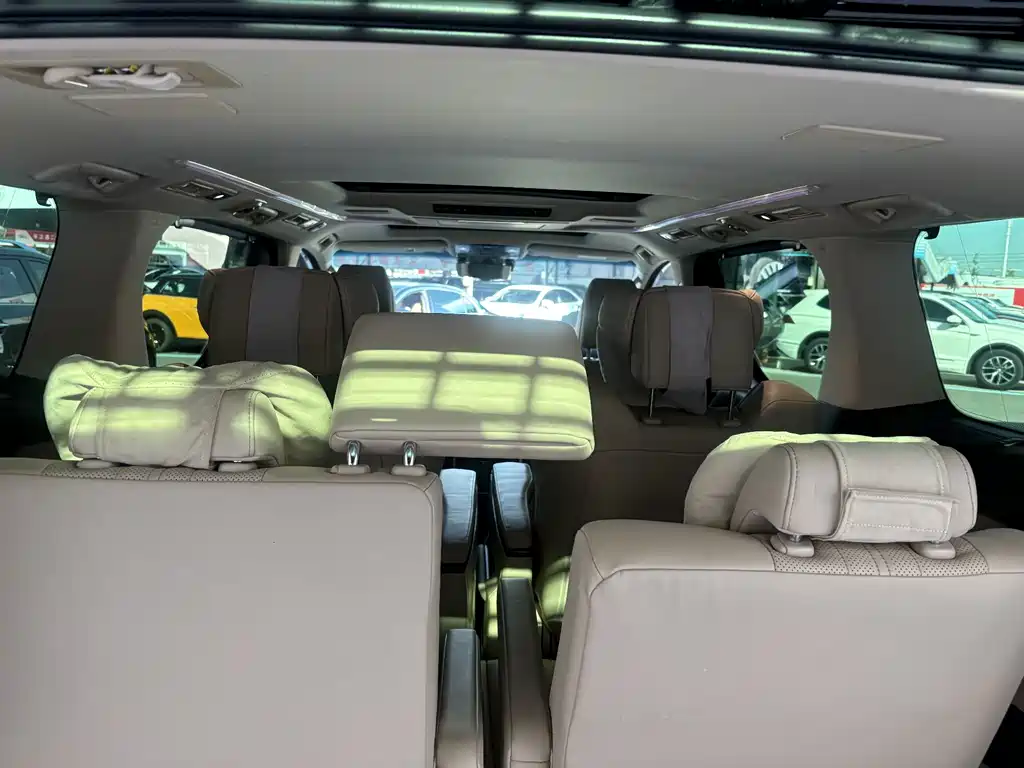Toyota Alphard 2023 — фото 28
