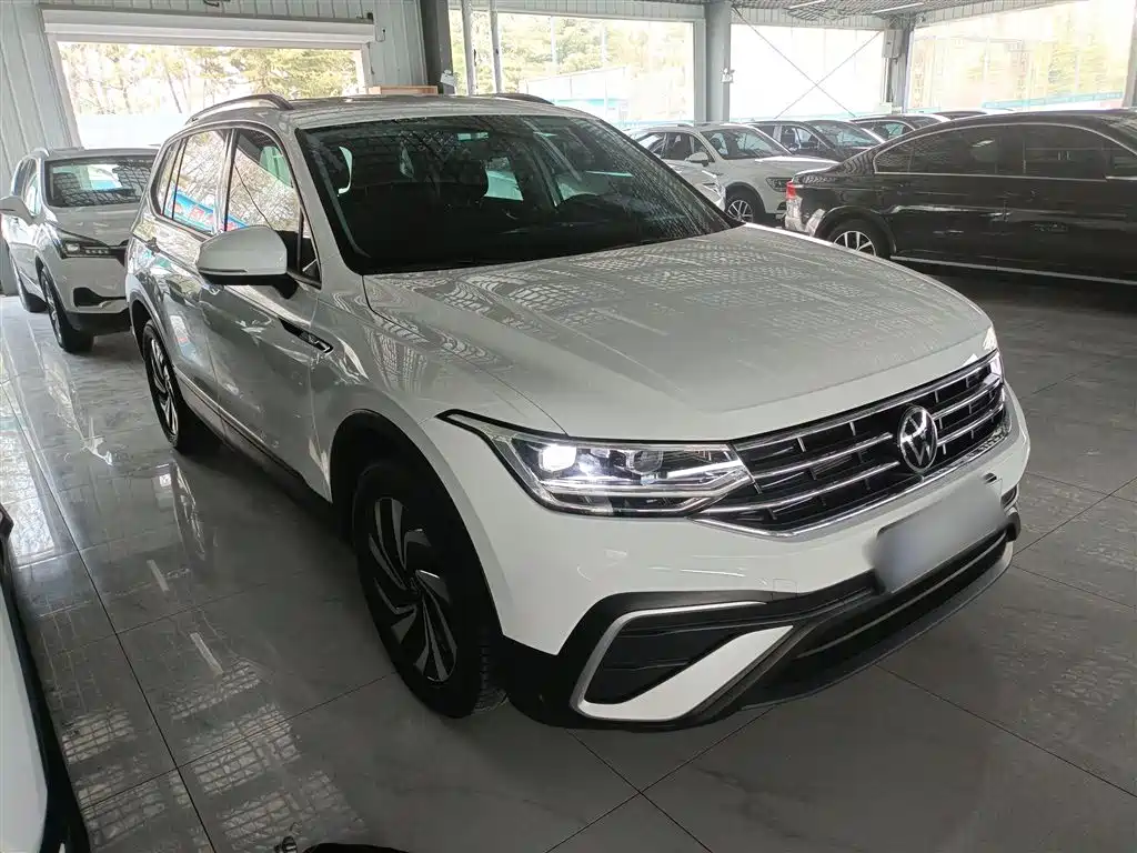 Volkswagen Tiguan L 2023 — фото 4