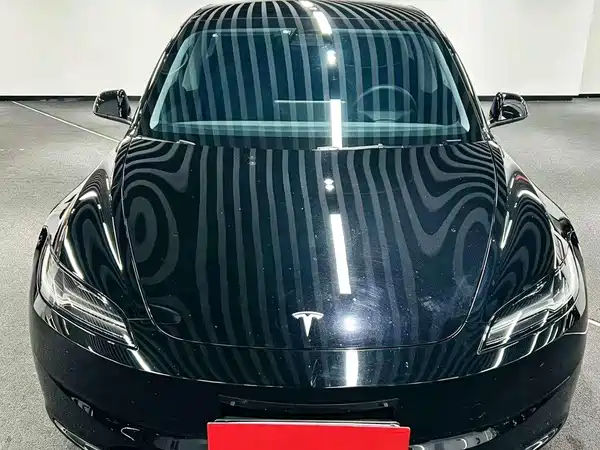 Tesla Model 3 2024