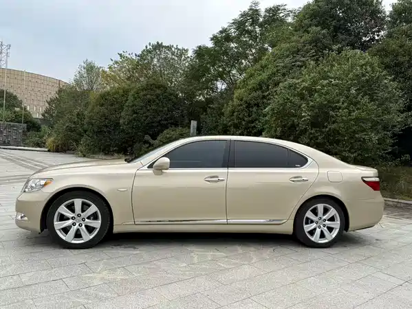 Lexus LS 2006