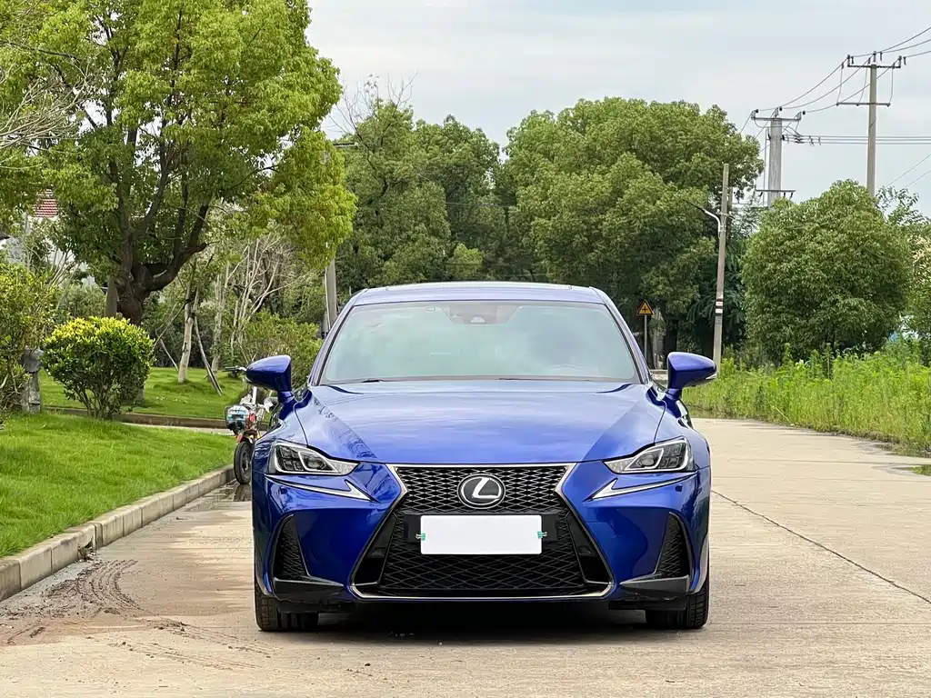 Lexus IS 2018