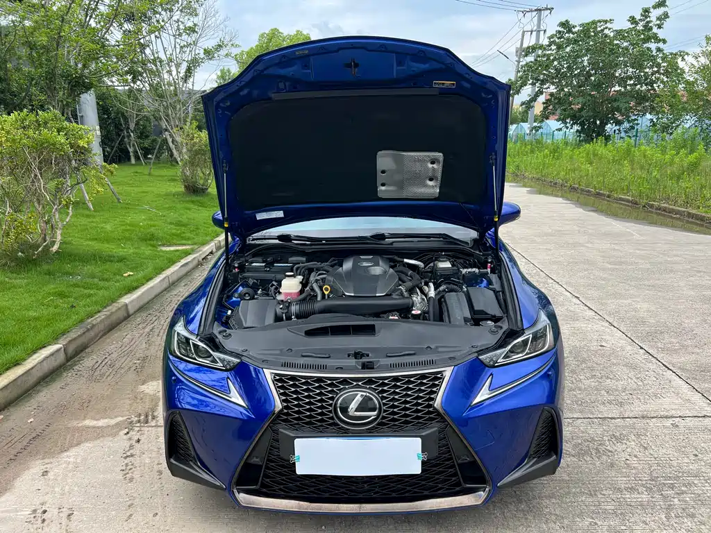 Lexus IS 2018 — фото 17