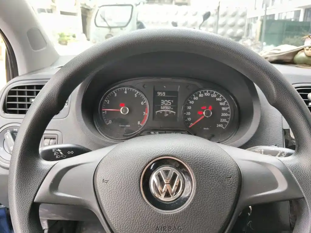 Volkswagen Polo 2016 — фото 12