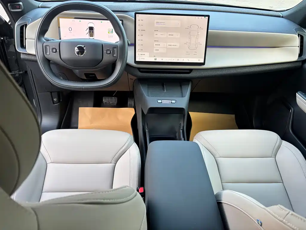 Volvo XC70 Plug-In Hybrid 2025 — фото 11