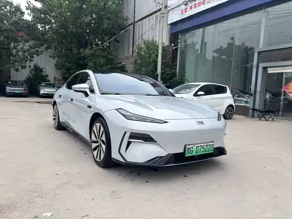 Geely Galaxy E8 2024