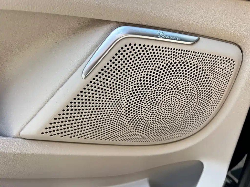 Mercedes-Benz V-Class 2020 — фото 17