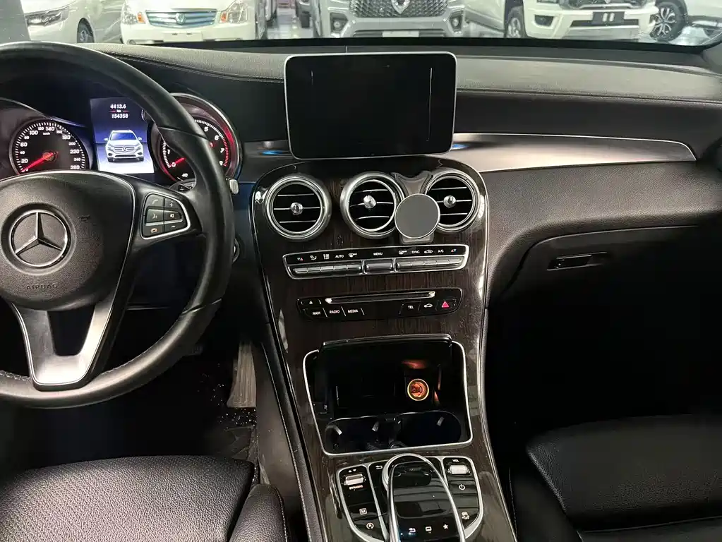 Mercedes-Benz GLC 2016 — фото 17