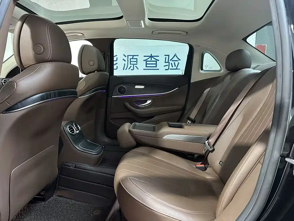 Mercedes-Benz E-Class 2023 — фото 18