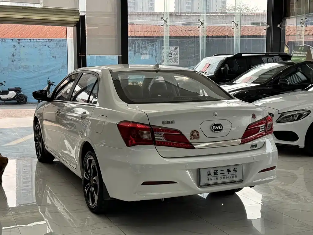 BYD Qin NEV 2015 — фото 4