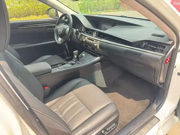Lexus ES 2016