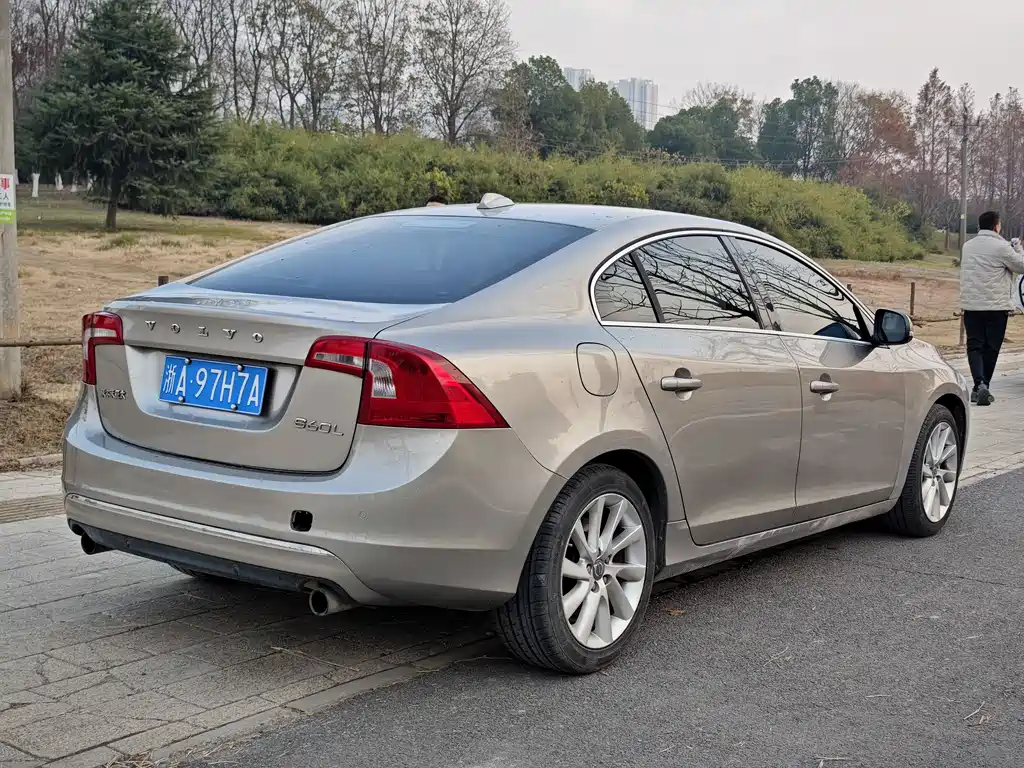 Volvo S60 2015 — фото 15