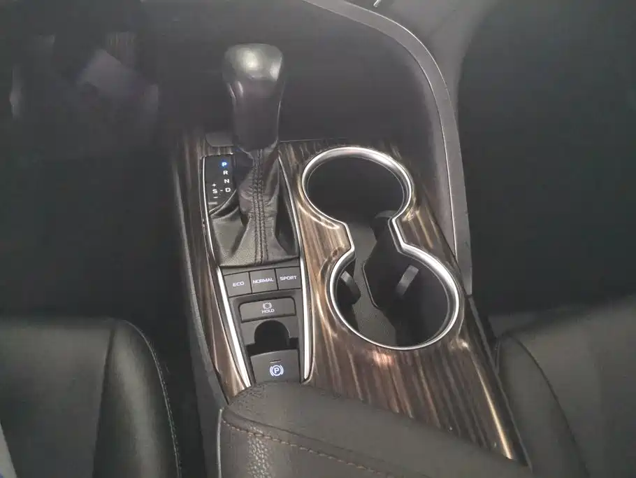 Toyota Camry 2020 — фото 16