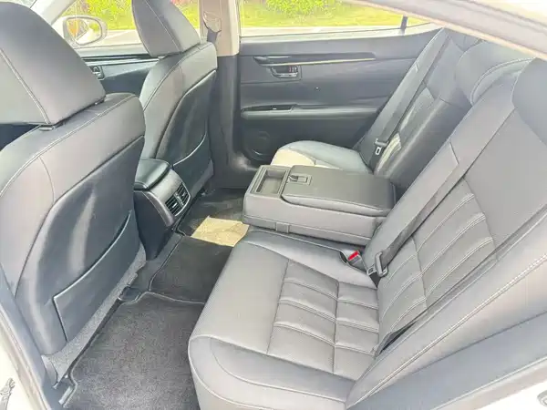 Lexus ES 2016