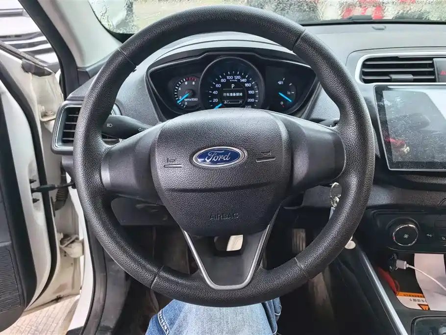 Ford Escort 2019 — фото 15