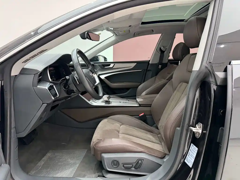 Audi A7L 2023 — фото 17