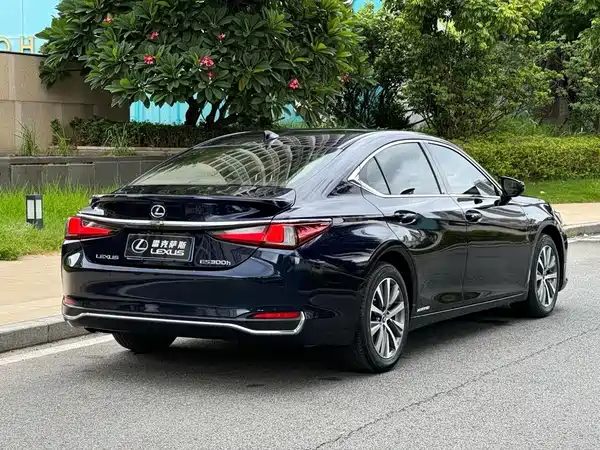 Lexus ES 2020