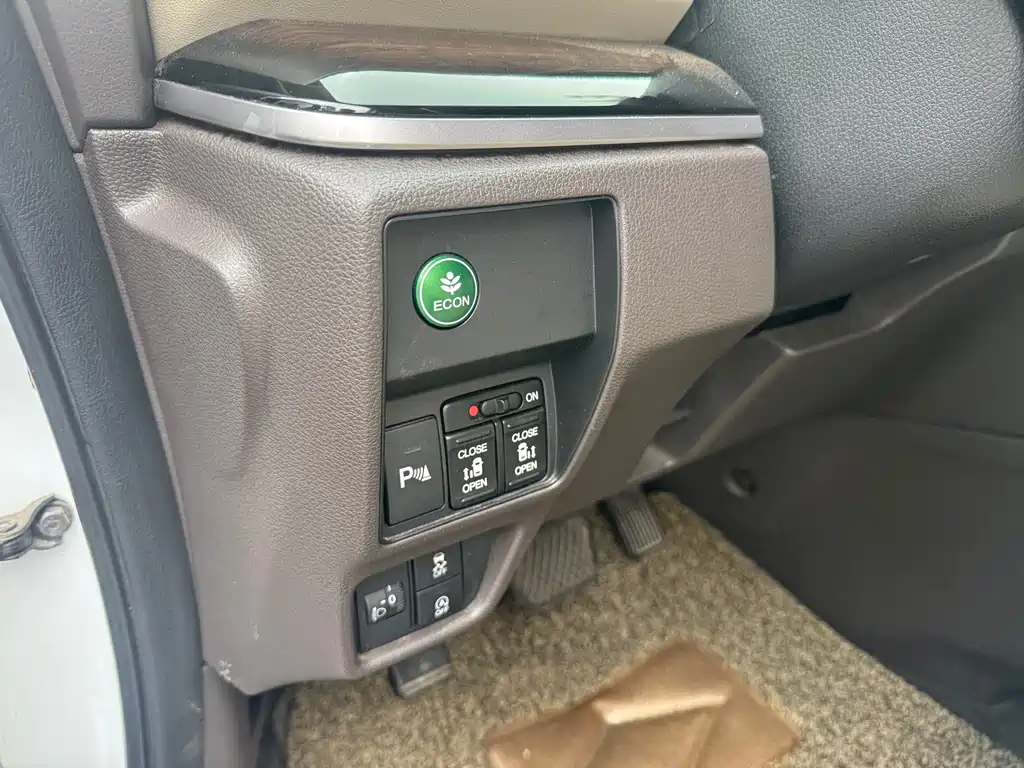 Honda Odyssey 2018 — фото 10