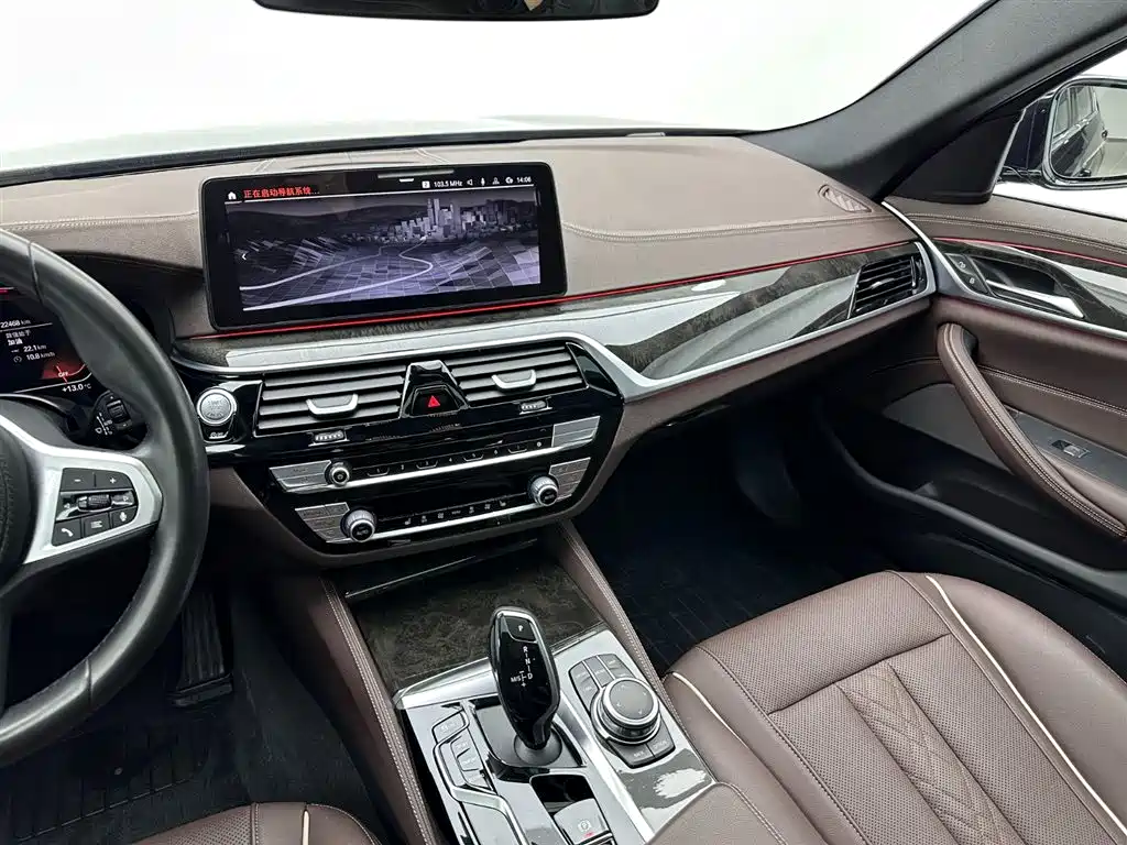 BMW 5 Series 2022 — фото 15
