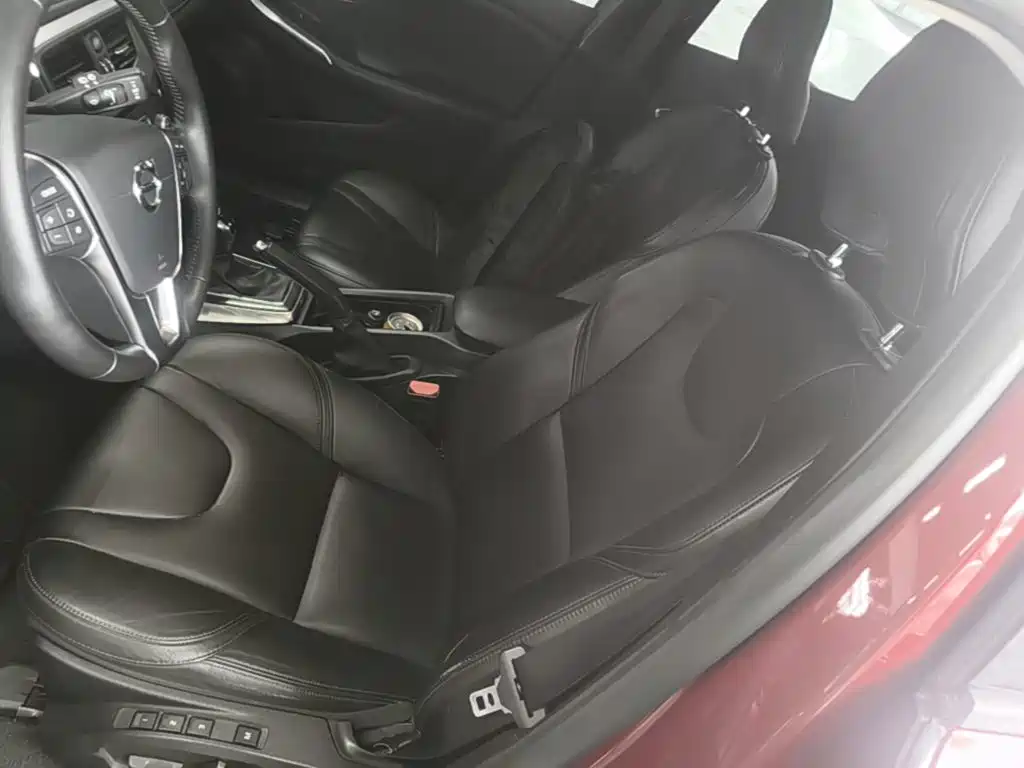 Volvo V40 2017 — фото 15
