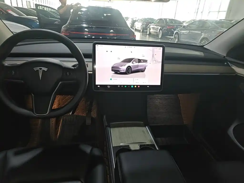 Tesla Model Y 2023 — фото 13