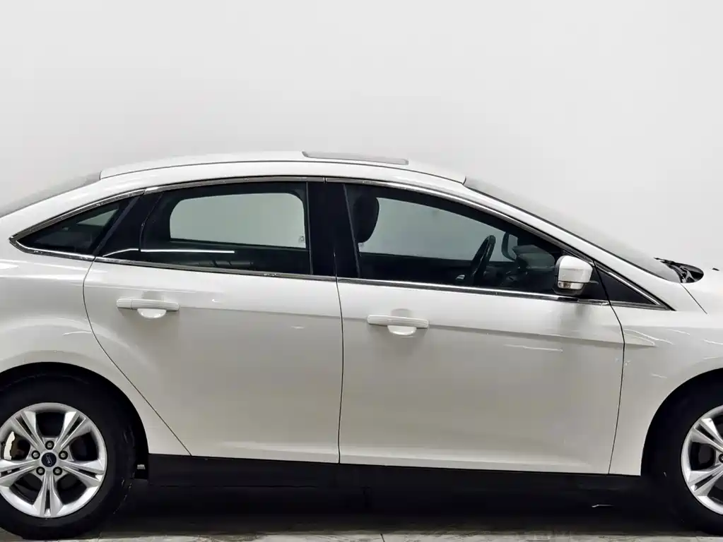 Ford Focus 2014 — фото 8