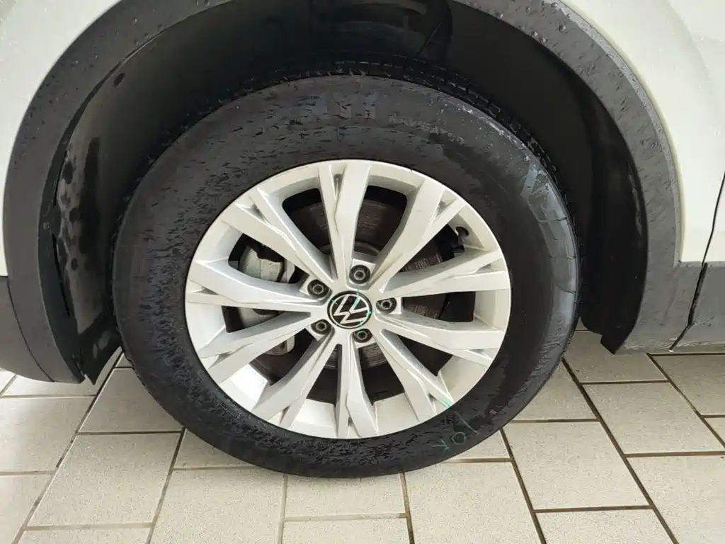 Volkswagen Tiguan L 2024 — фото 23