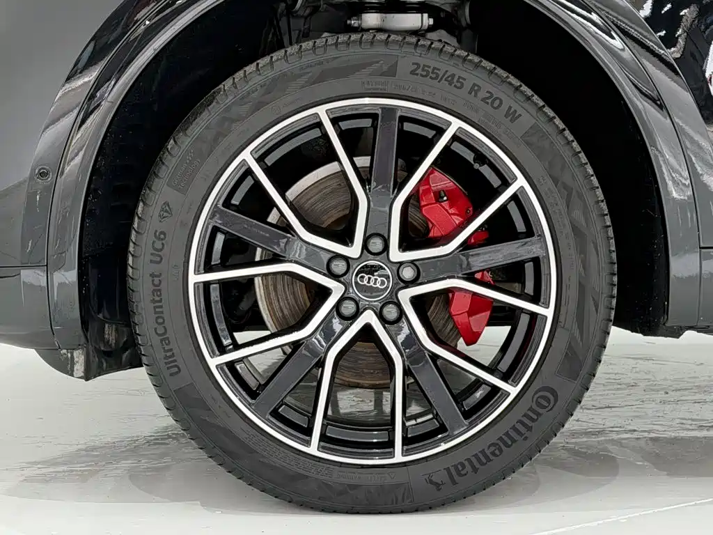 Audi Q5L 2024 — фото 11
