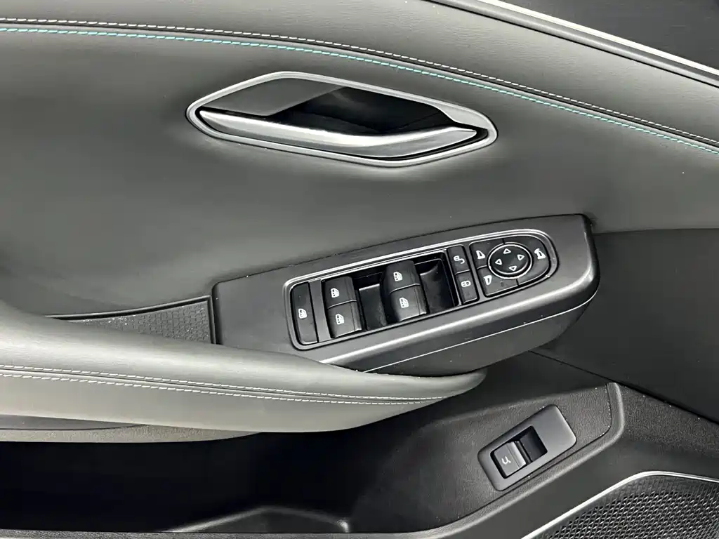 BYD L DM-i 2025 — фото 19