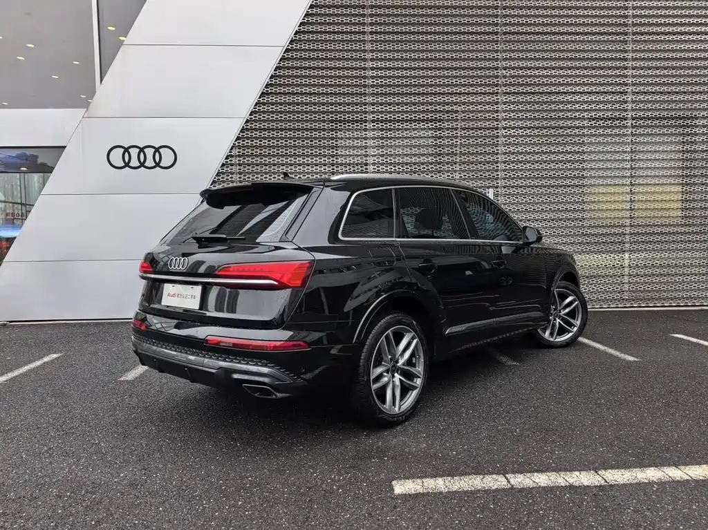 Audi Q7 2025 — фото 4