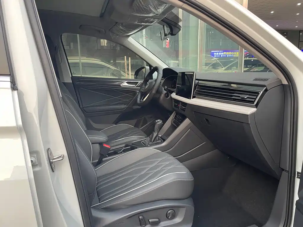 Volkswagen Tiguan L 2023 — фото 14