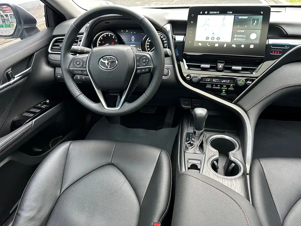 Toyota Camry 2021 — фото 19