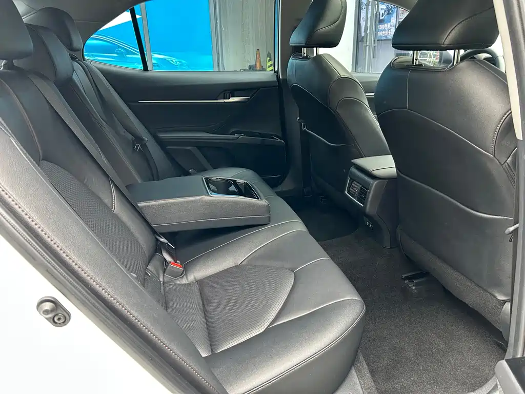 Toyota Camry 2021 — фото 12