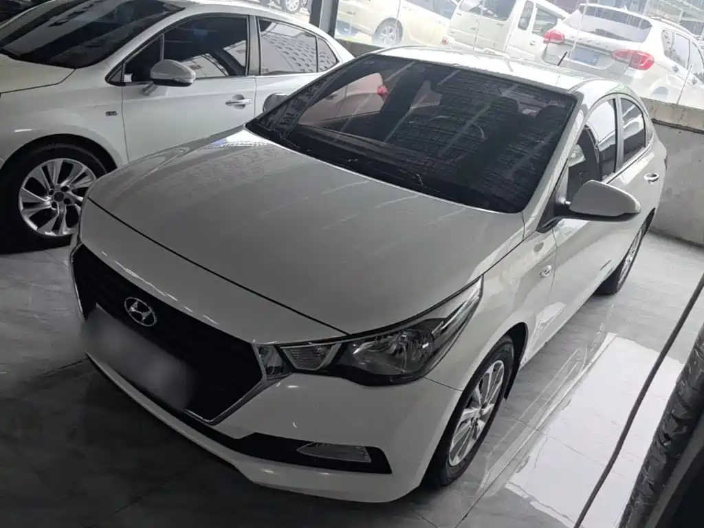Hyundai Verna 2018 — фото 1