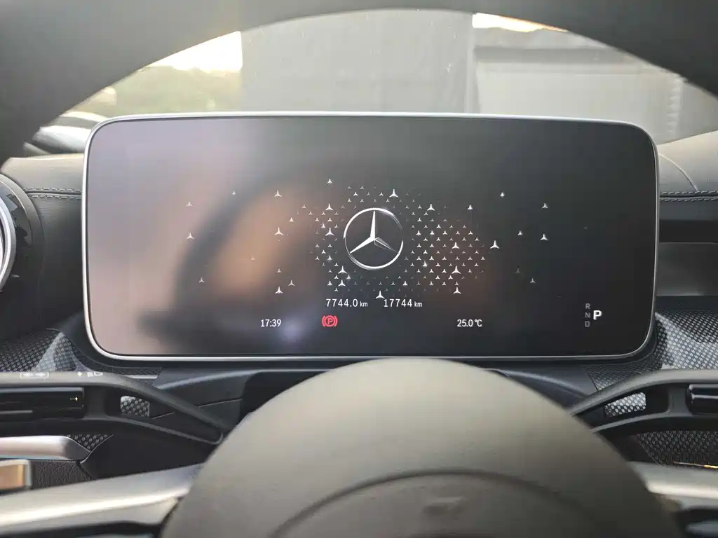 Mercedes-Benz C-Class 2025 — фото 9