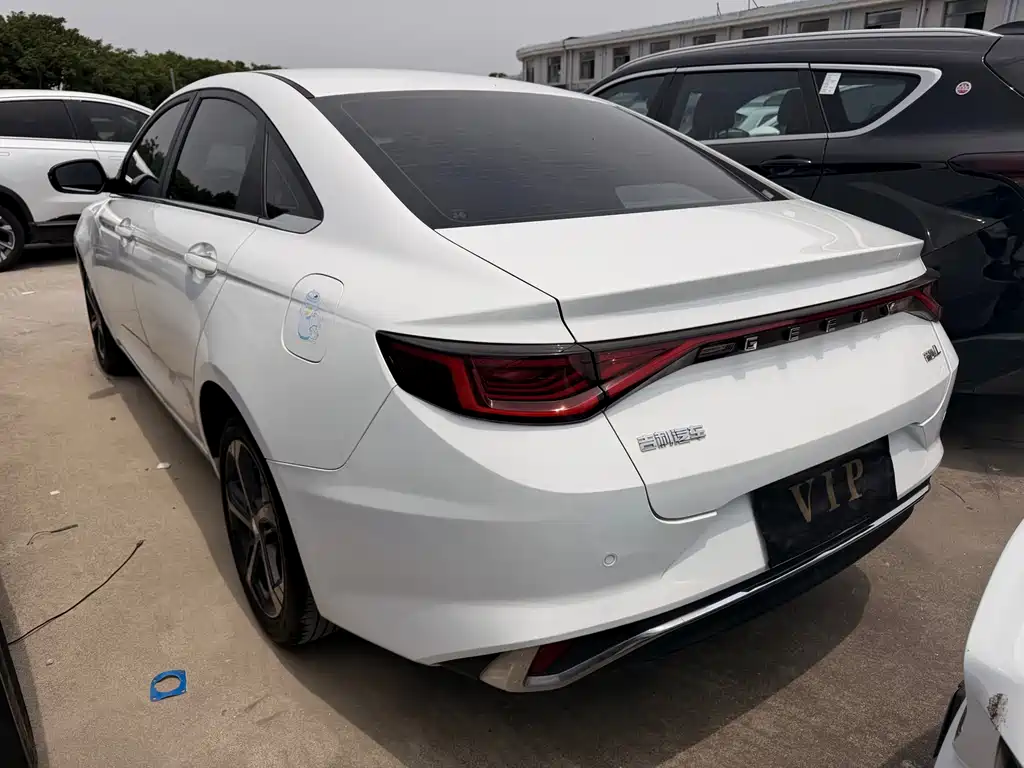 Geely Emgrand L 2022 — фото 9