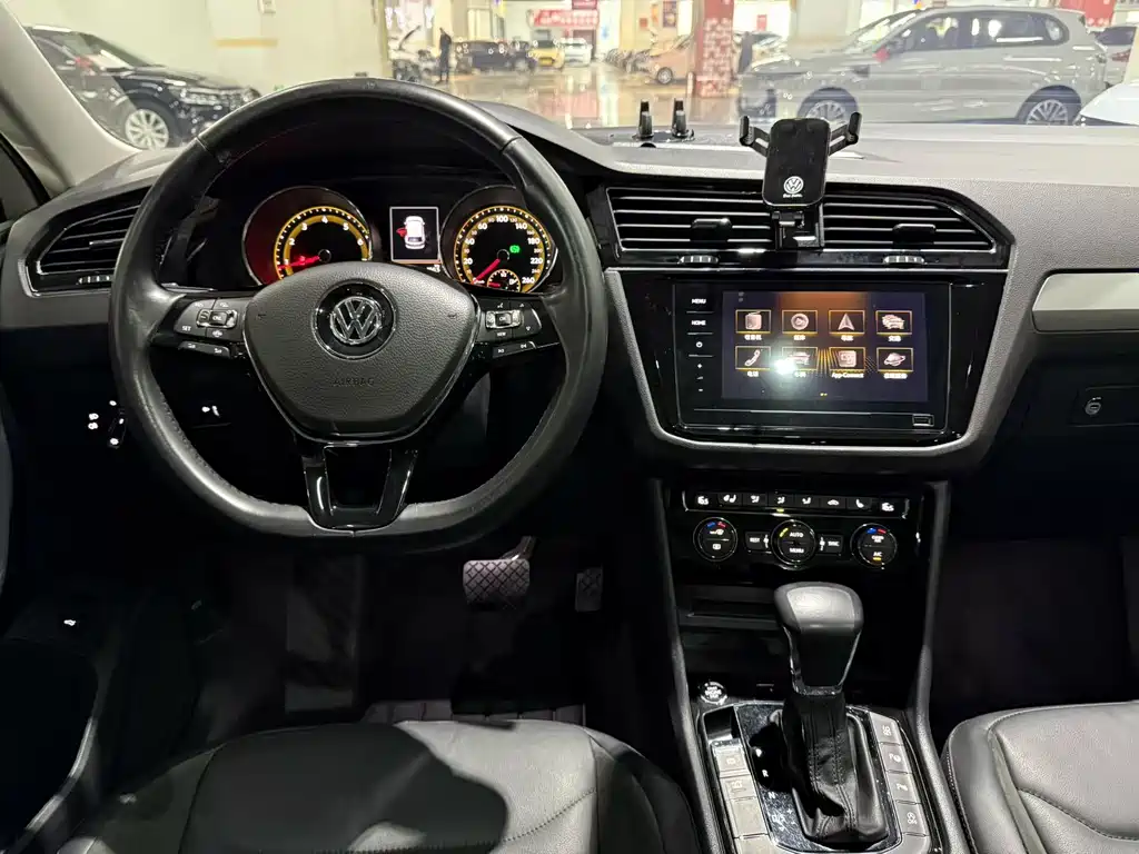Volkswagen Tiguan L 2020 — фото 6