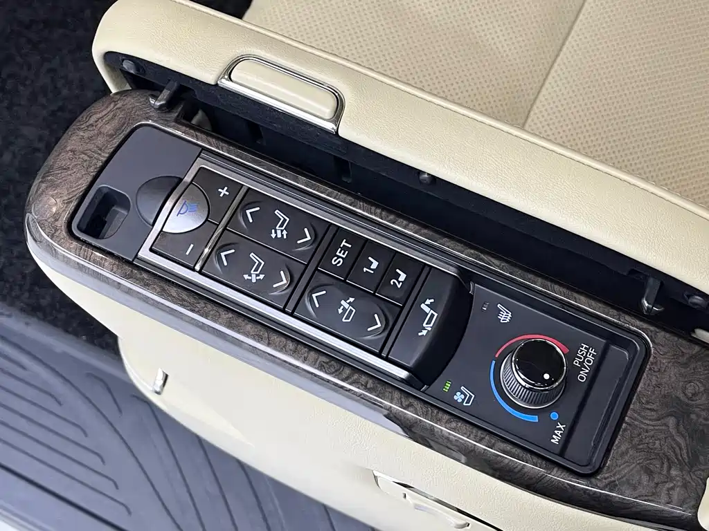 Toyota Vellfire 2020 — фото 11