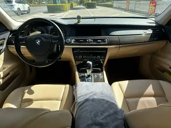 BMW 7 Series 2011