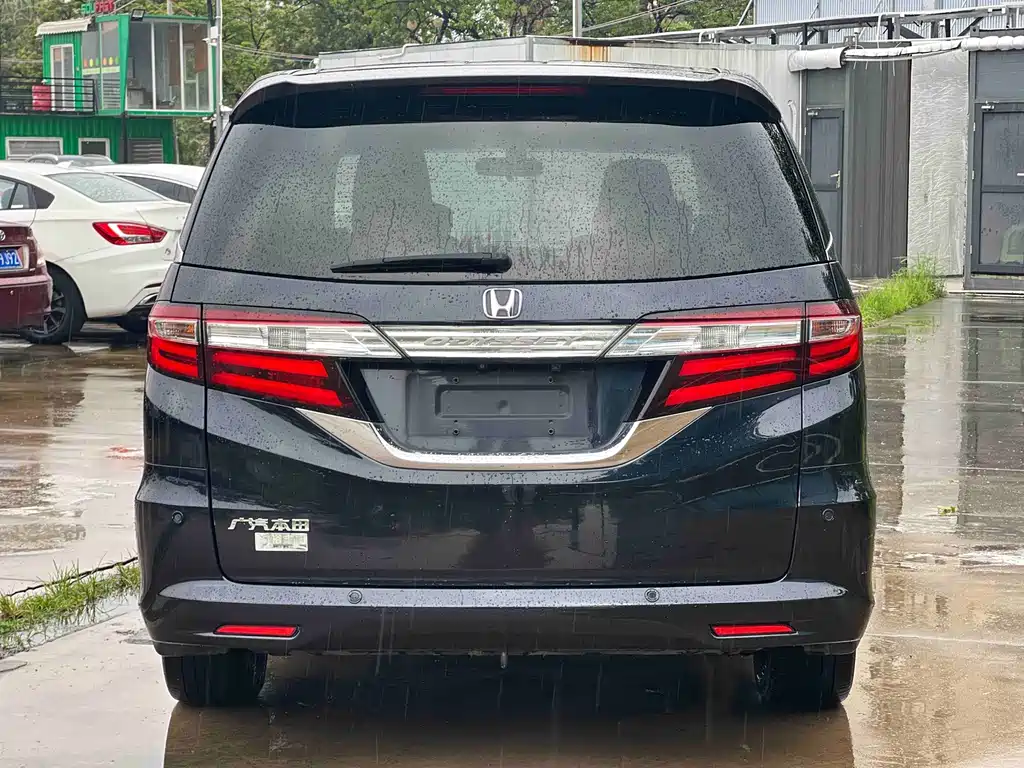 Honda Odyssey 2017 — фото 9