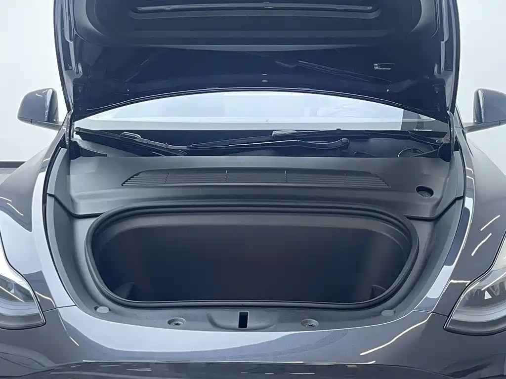 Tesla Model Y 2024 — фото 9
