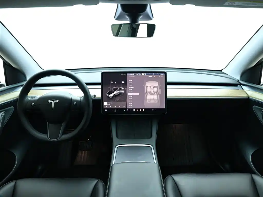 Tesla Model Y 2022 — фото 16