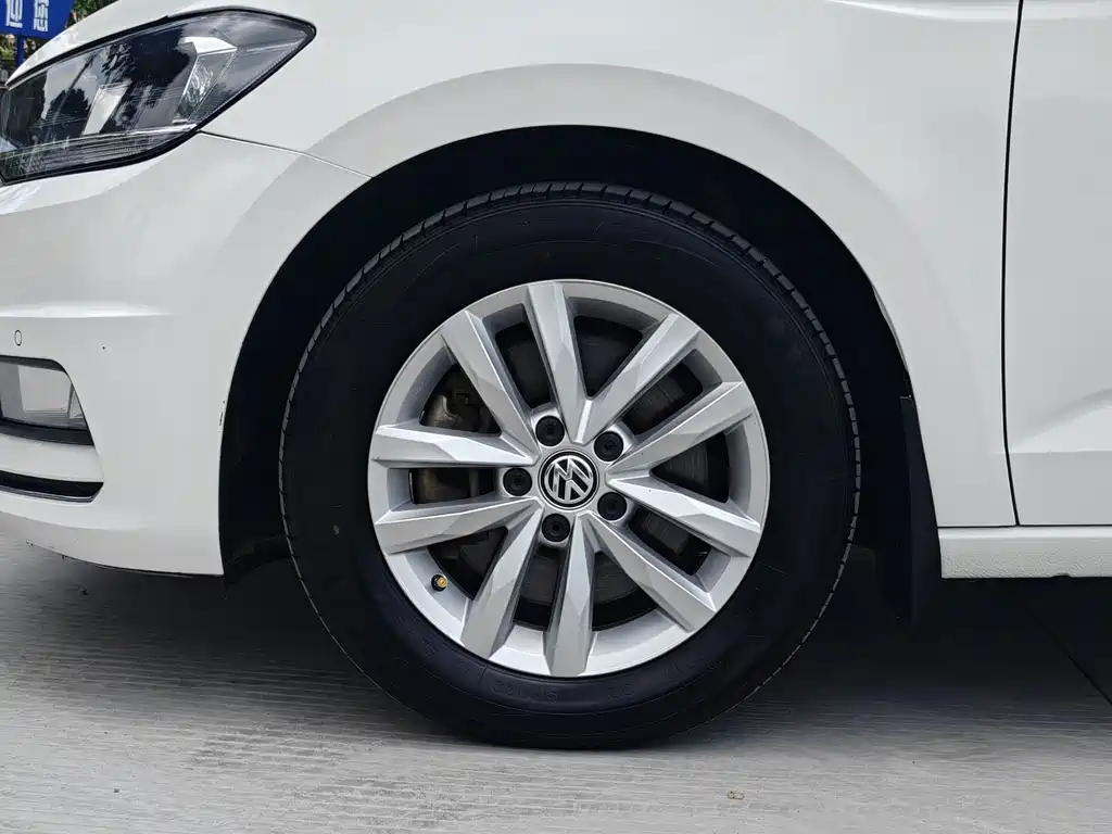 Volkswagen Touran 2018 — фото 31